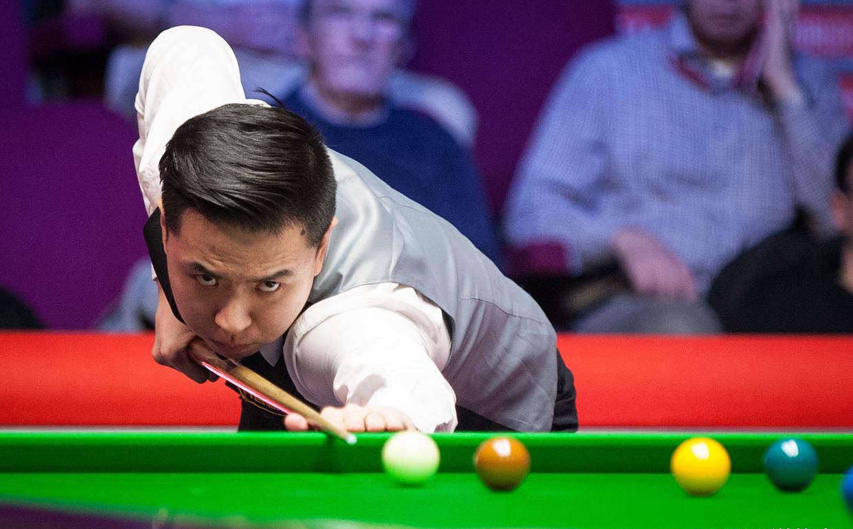 尽管首局以, 分的胜利, 公开赛第二 尽管首局以, 分的胜利, 公开赛第二