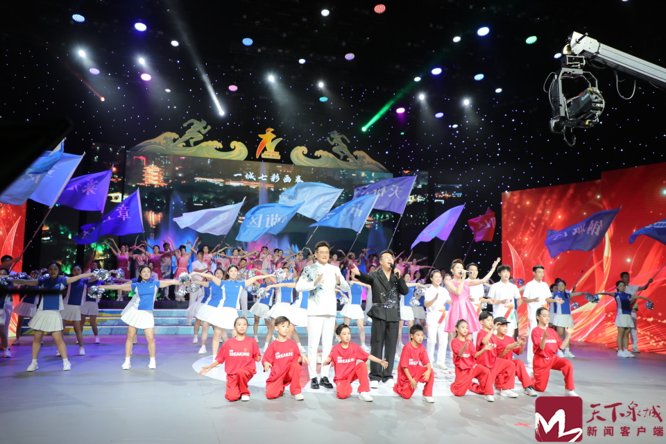 届运动会的, 闭幕式上, 激情市运