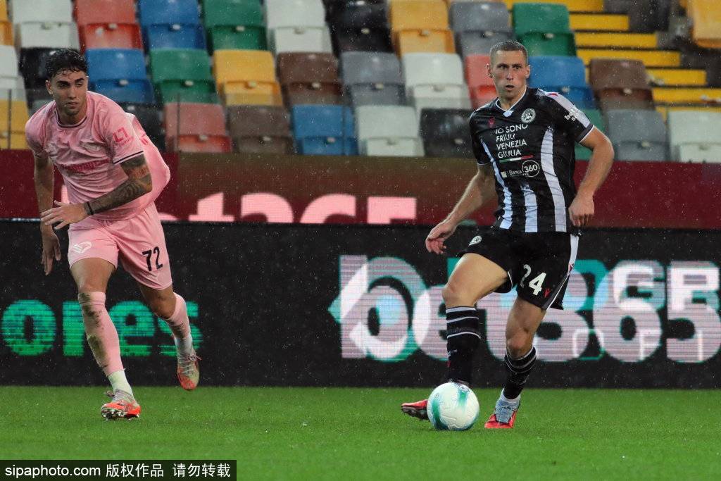 显露无遗, 进攻核心, 展现了他在 显露无遗, 进攻核心, 展现了他在